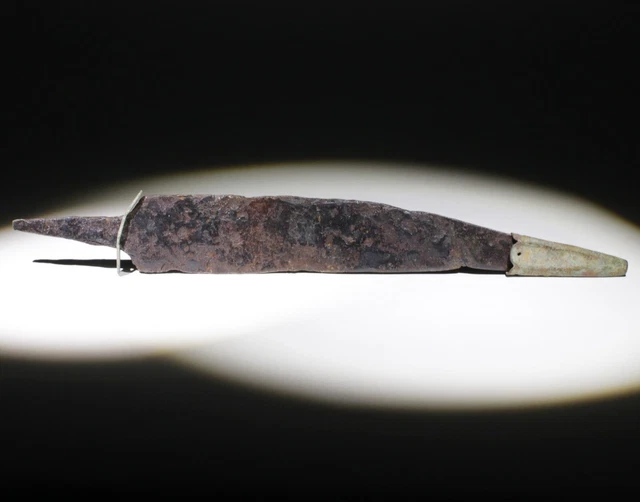 MEDIEVAL IRON DAGGER WITH CHAPE  - 9th/12th Century AD  (049)