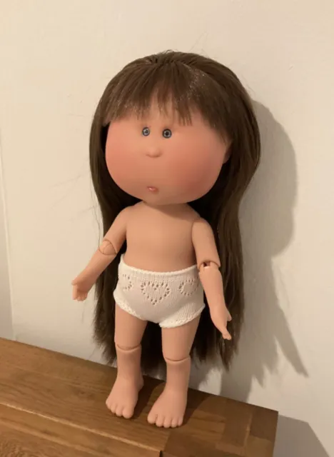 New - NINES D’ONIL ARTICULATED BROWN HAIR MIA DOLL  30CM - WITHOUT CLOTHES