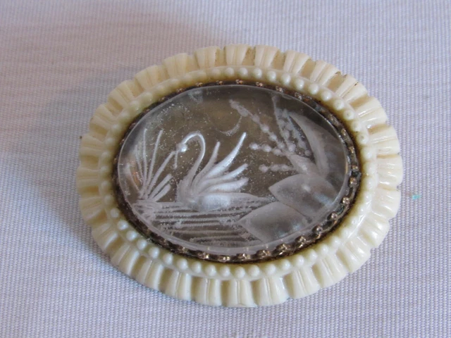 Broche Portrait Vintage En Bakélite - Bijou Rétro D’occasion, Parfait Pour Les Amateurs De Style Ancien