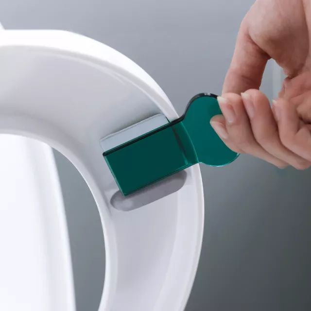 Dispositivo di sollevamento per WC con sollevatore per sedile del water nordico