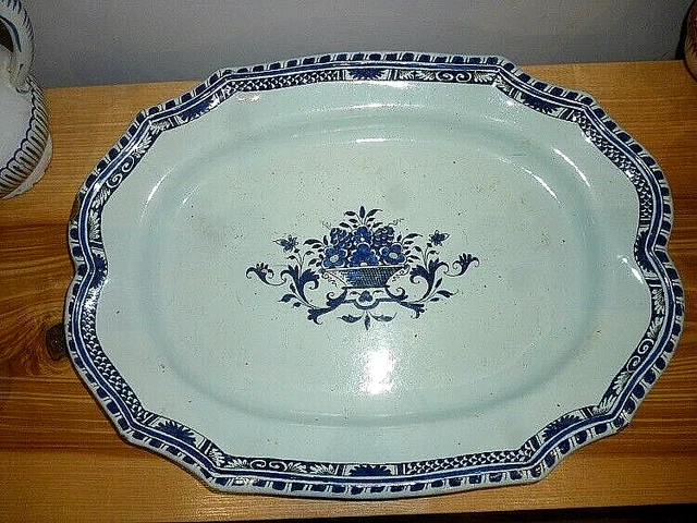 Grand Plat en Faïence de Rouen Lille XVIII en Camaïeu Bleu