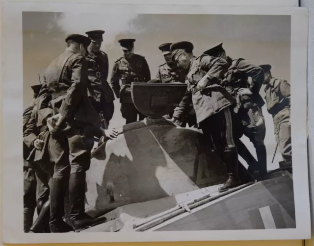 WW2 original press photo Turkish Mission inspect Sherman tank  Tunisia 14/4/1943