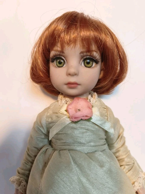 Tenue Tonner Pour Poupée Evangeline Ghastly – Robe Satin Grise + Chauffe-épaules Blanc