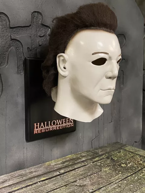 Michael Myers Halloween Resurrection Mask Wall Display Stand Horror Collectible