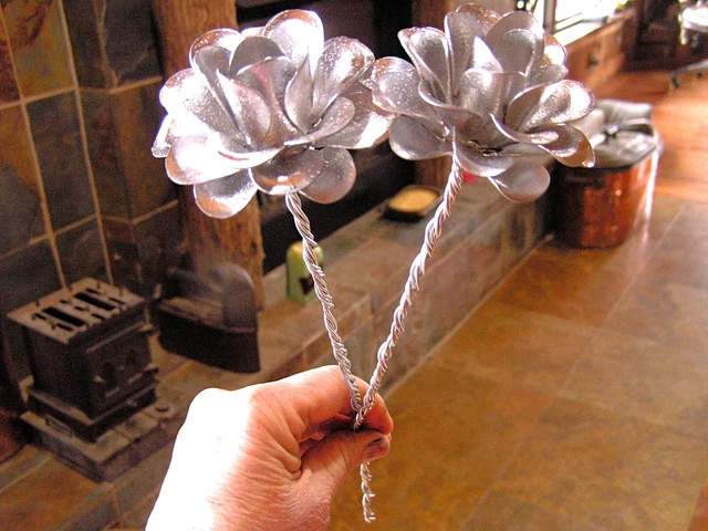 2 Grandes Metal PLATA Rosa Flores con Alambre Envolvido TALLOS