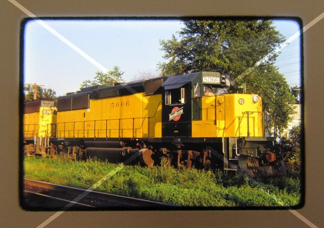 Original '80 Kodachrome Slide CNW Chicago Northwestern 5066 GP50 Nelson    39W16