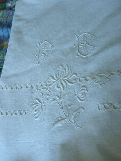 Drap bébé brodé bleu clair pour nacelle