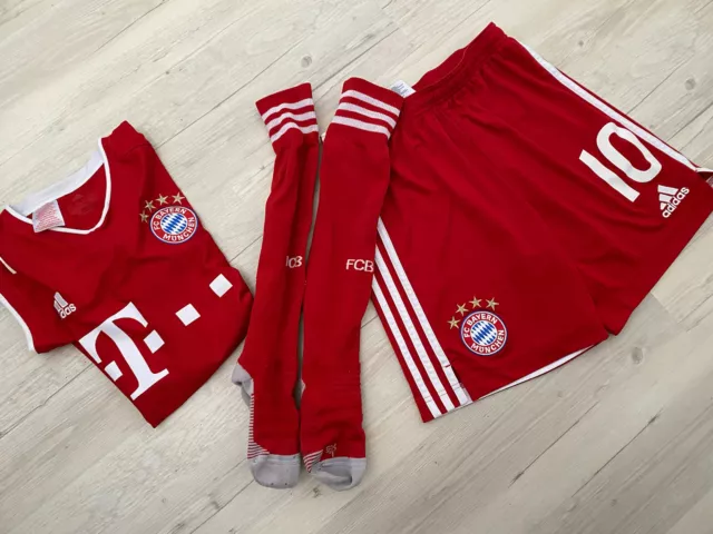Trikots, Hose und Stutzen FC Bayern München 176 Sane 10
