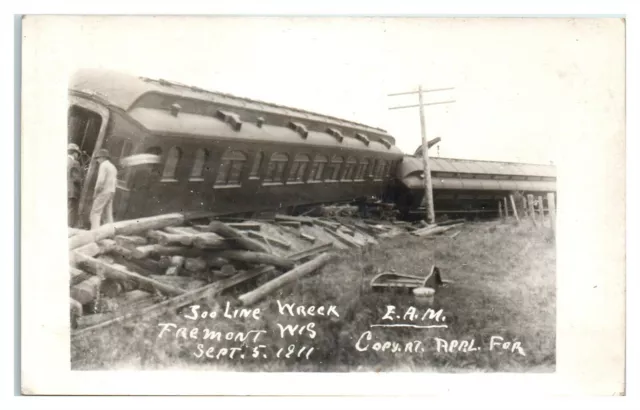 1911 RPPC Soo Line Train Wreck, Fremont, WI Real Photo Postcard *6D4