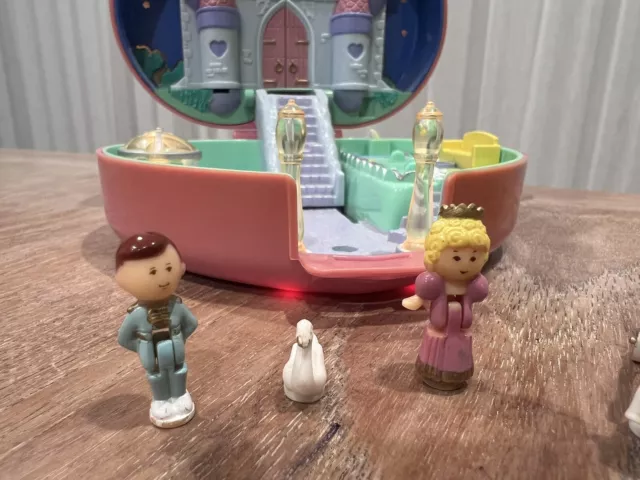 Polly Pocket Starlight Castle - Complete And Lights Up Bluebird 1992 3