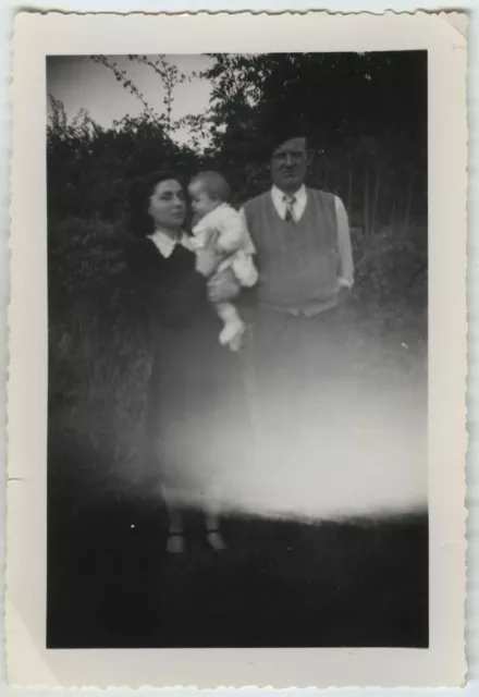 Photo Ancienne - Vintage Snapshot - Photo Ratée Erreur Famille - Child Error