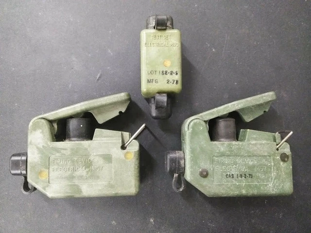 2 VINTAGE ARMY Claymore Firing Device Electrical M57 & Test Set ...