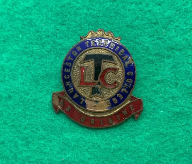 Tasmania Enamel School Badge Launceston Technical School Pin Back Badge E53