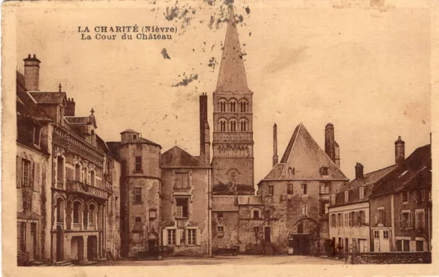 *37330 cpa 58 La Charité - la Cour du Château