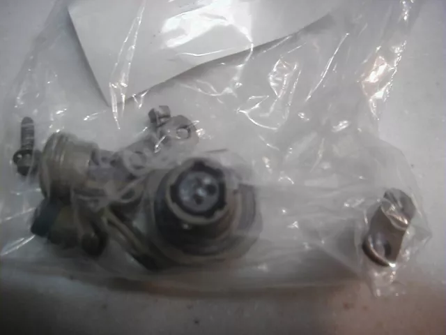 Military Connector  3 Pin Power type Bendix MS3114F-8-3S NOS