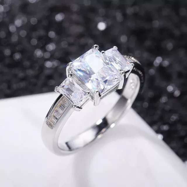 Anillo de Boda de Cristal de Piedra de Oro Blanco de 14 K con Diamantes Simulados de 4 Ctw