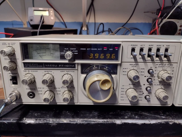 YAESU FT-107 SOLID STATE HF TRANSCEIVER 無線機