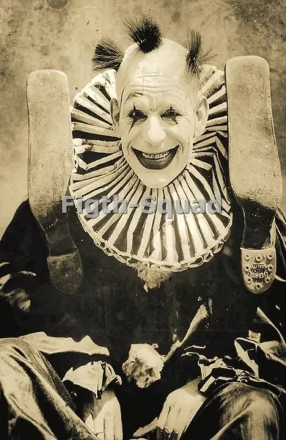 Picture Photo Creepy scary clown Halloween circus weird strange crazy 7417