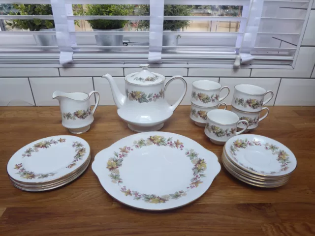 Vintage Royal Standard "Lyndale" Fine Bone China 18 Piece Set