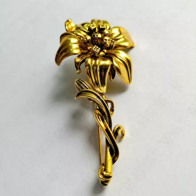 Alexander Mcqueen Signed Distressed Gold Flower Skulls Pin Brooch