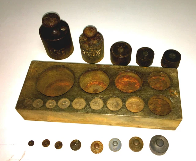 Ancien Coffret de Poids en Laiton Pour Balance Roberval - Vintage French Finds