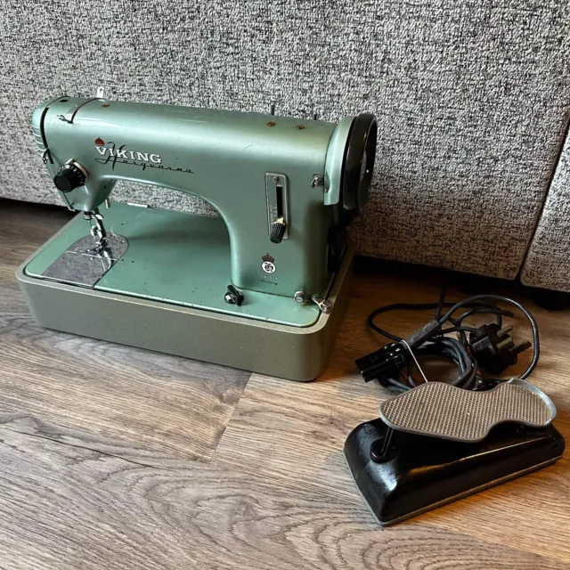 Vintage Husqvarna Viking Green CL 71 Electric Sewing Machine