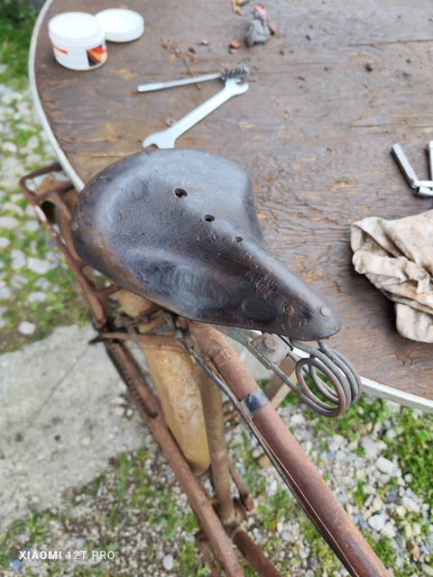 Selle De Vélo En Cuir Marron Vintage Des Années 1920