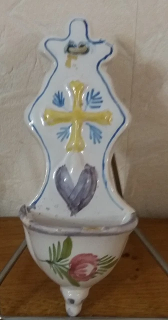 Bénitier Antique En Faïence Peinte Avec Croix Et Christ - Art Sacré - Cuillère Intégrée