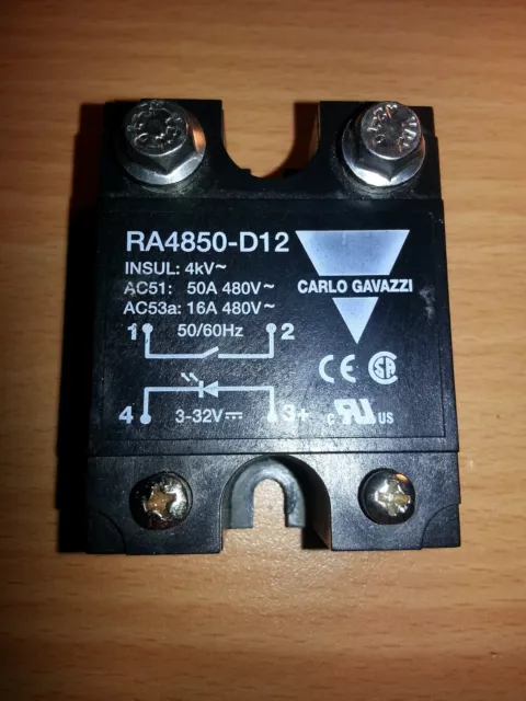 Ein gebrauchtes Carlo Gavazzi Halbleiterrelais Typ RA4850-D12 Solid State Relay.