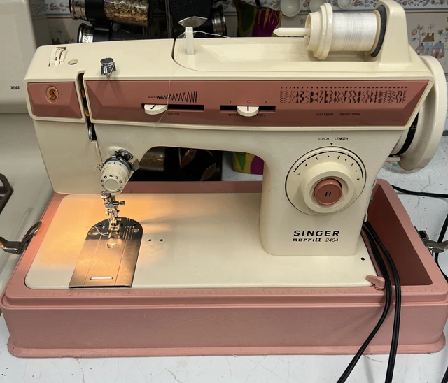VINTAGE SINGER PINK Merritt 2404 Sewing Machine w/ Foot Pedal WORKS