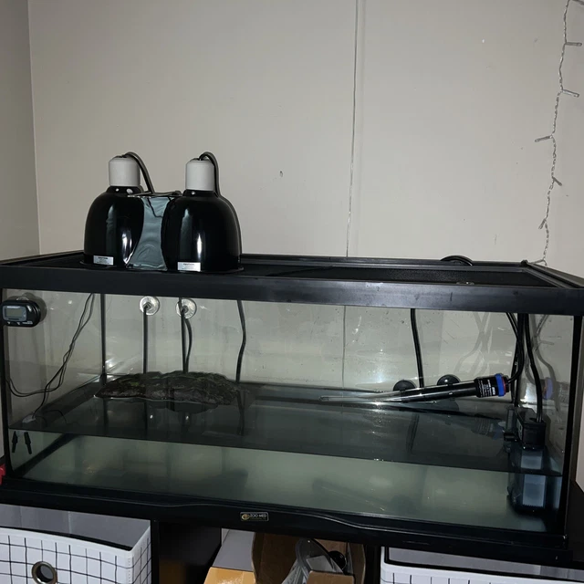 Zoomed 20 gallon fish Tank*stand Not Included*accesories Included & Listed Below