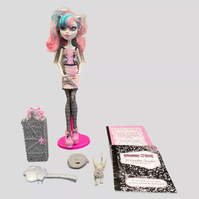 Monster High Scaris City of Frights Rochelle Goyle Doll Roux Gargoyle Pet