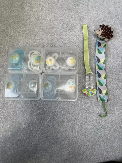 Lot Of (8) Pacifiers (MAM, Nuk) And 2 Clips/Holders