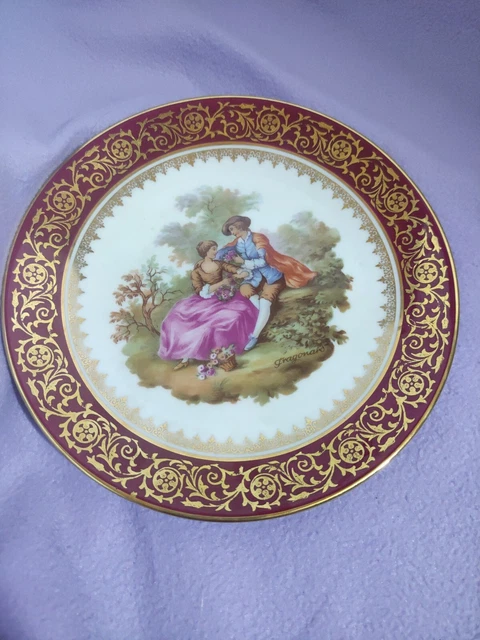 Assiette en porcelaine de Limoges, décor galant signé Fragonard