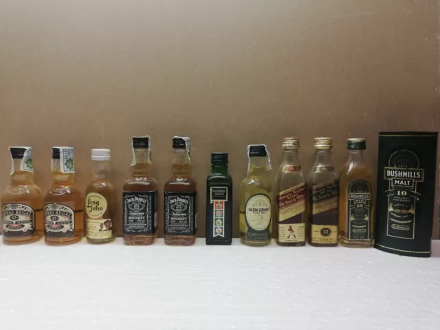 Bottiglie 133 pezzi mignon da collezione bottigliette di alcolici e liquori  