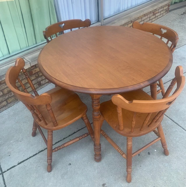 1960s Tell City 41” Round Mates Table with 4 Chairs and 17” Leaf 8018 BEAUTIFUL