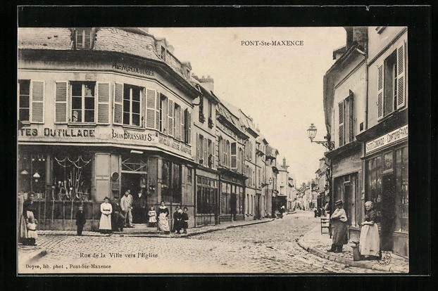 CPA Pont-Ste-Maxence, Rue de la Ville vers l´Eglise