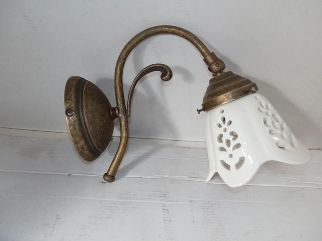 Applique in ottone brunito con ceramica traforata ad 1 luce bellissimo effetto