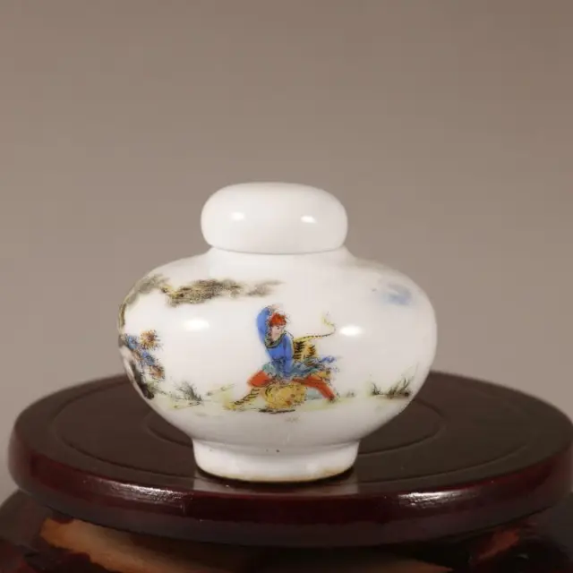 Chinese Famille Rose Porcelain Wu Song Tiger Pattern Snuff Bottle 2.0 inch 武松打虎
