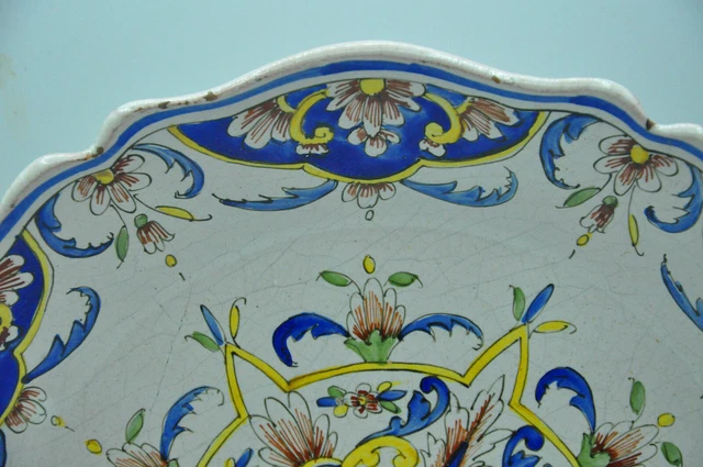 Ancienne assiette signée ROUEN décor fleuri collection céramique 3