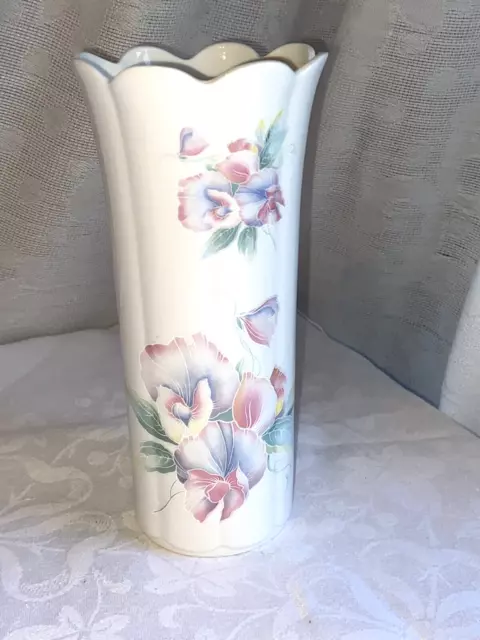 Aynsley 21cm Little Sweetheart Scalloped Edge Vase Bone China beautiful pattern