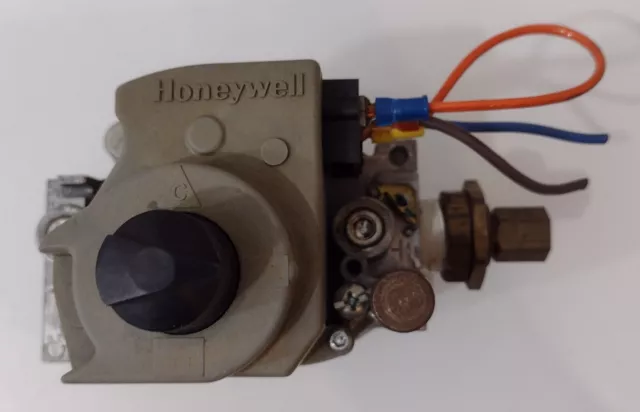 UDAP200 VR8304M2816 121599 394606  Reznor furnace OEM gas valve