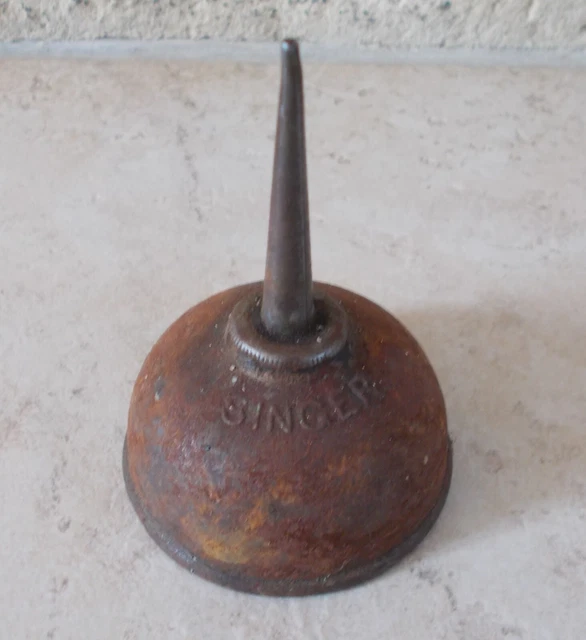 ANCIENNE BURETTE D'HUILE France Militaire Armée métal vintage oil can ANCIENNE BURETTE D'HUILE France Militaire Armée métal vintage oil can