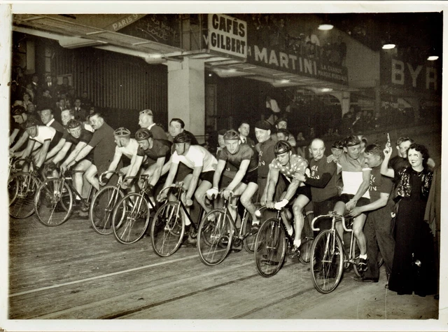 Photo De Presse Originale – Paris 1937 – Départ Du Rallye Des Tandems – Porte Maillot