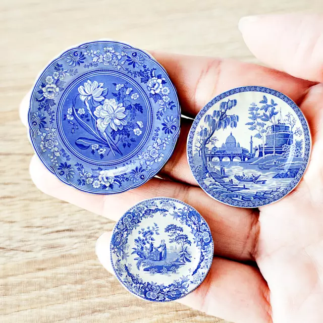 Dollhouse Miniatures Ceramic Blue Willow Spode Plates Tiny House Decor Set 3 Pcs