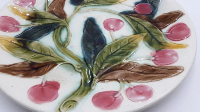 Assiette Ceramique Barbotine Decor Cerise Et Feuillage Collection 2