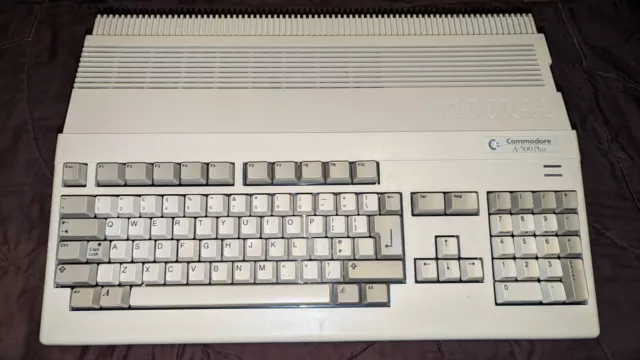 Preços baixos em Commodore Amiga 500+ Computadores e mainframe Antigos