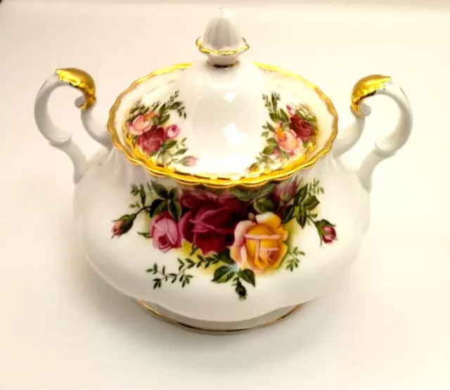 ROYAL ALBERT  "Old Country Roses"  Lidded Sugar Bowl   1st Quality   Excel Cond.