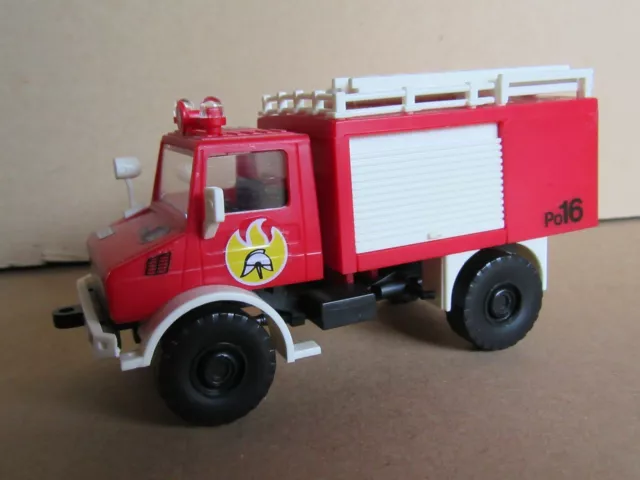 174P Monti System Typ 16 Mercedes-Benz Unimog U 1300L Po 1990 Pompiers 1:48