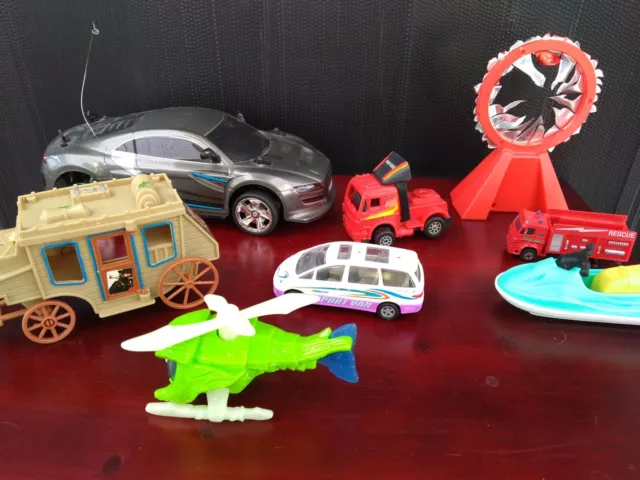 Lot de jouets  manuels garçons d occasion pour pièces pour la grosse voiture